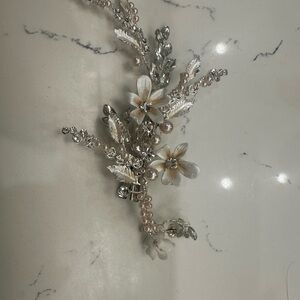 Elegant Silver Floral Hair Accessory